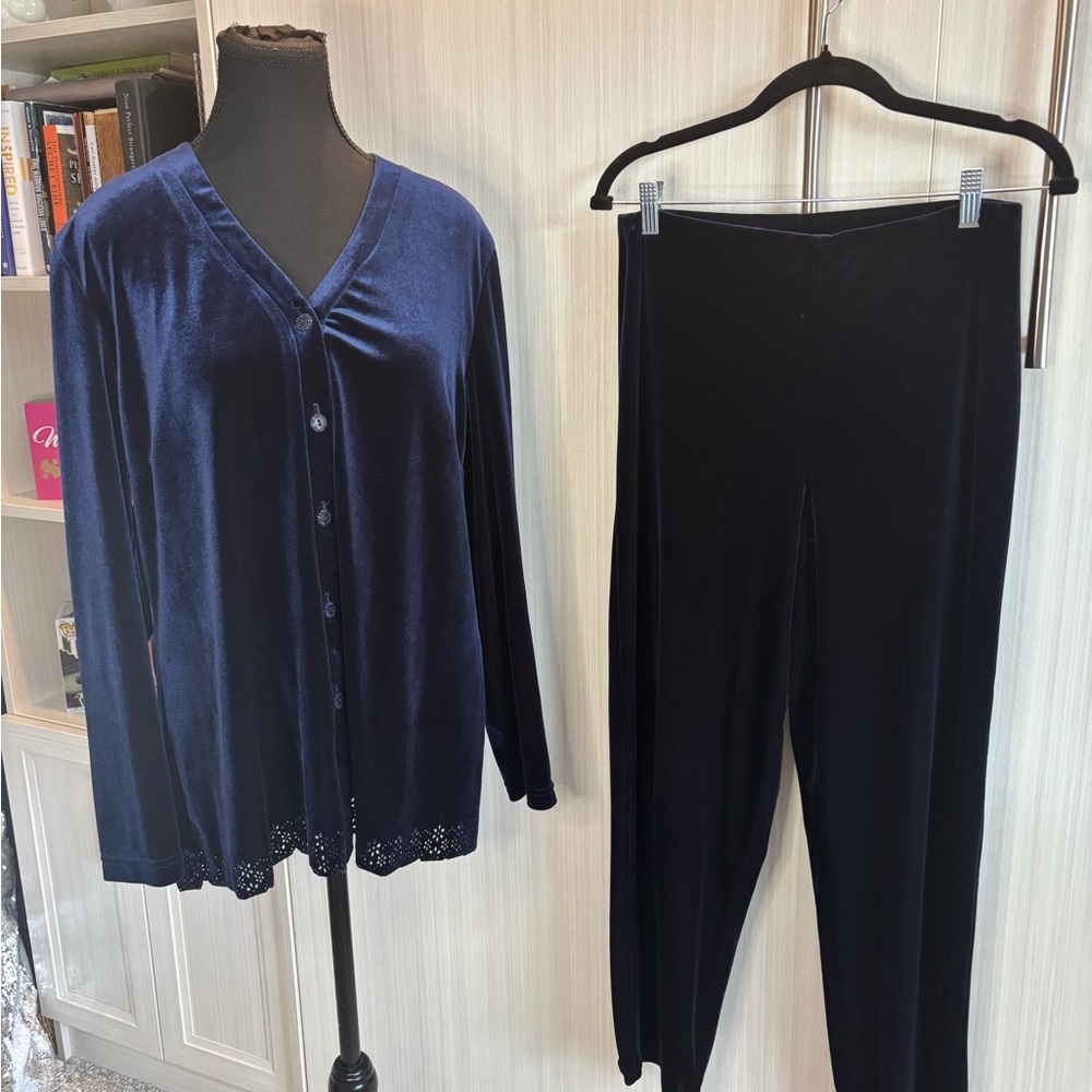 Cleo Vintage Navy Velvet Loungewear‎ 2 Piece Ensemble Petite Size S